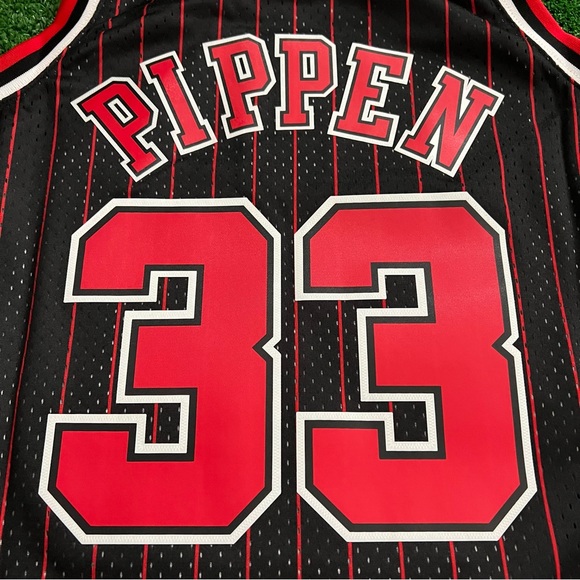 Scottie Pippen Chicago Bulls 1995-1996 Mitchell & Ness Black NBA Swingman Jersey - Picture 6 of 9